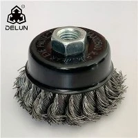 高圧洗浄機を使ってワイヤーブラシを洗浄する方法は?